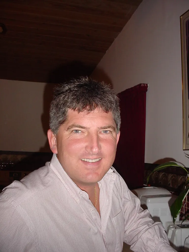 Bob, 2001